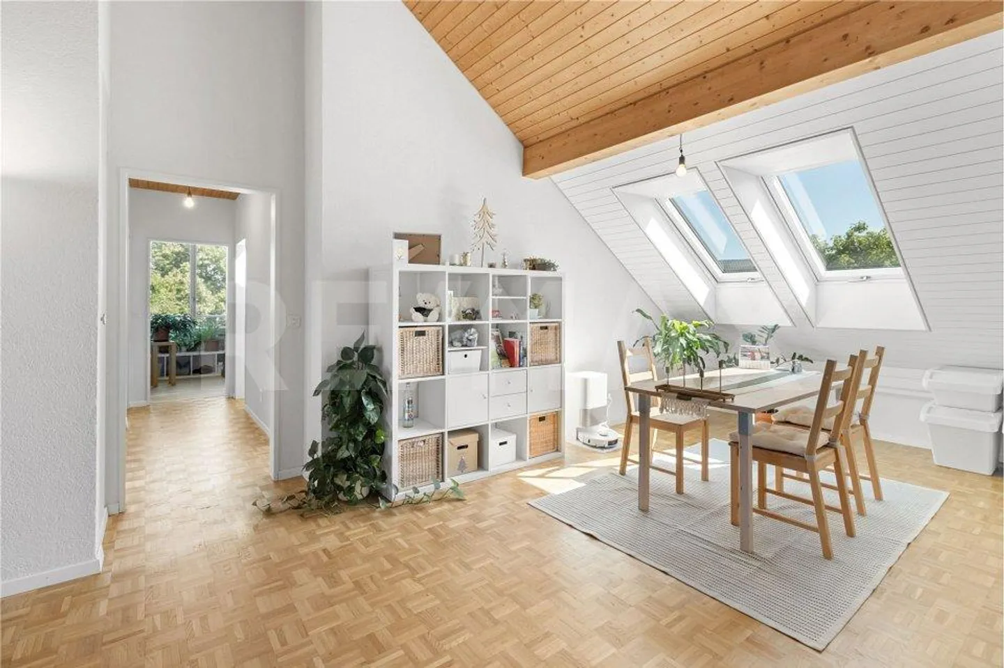 Grosszügige 4½-Zimmer Dachwohnung – Licht, Weitsicht und Stil - Photo 12 of 13