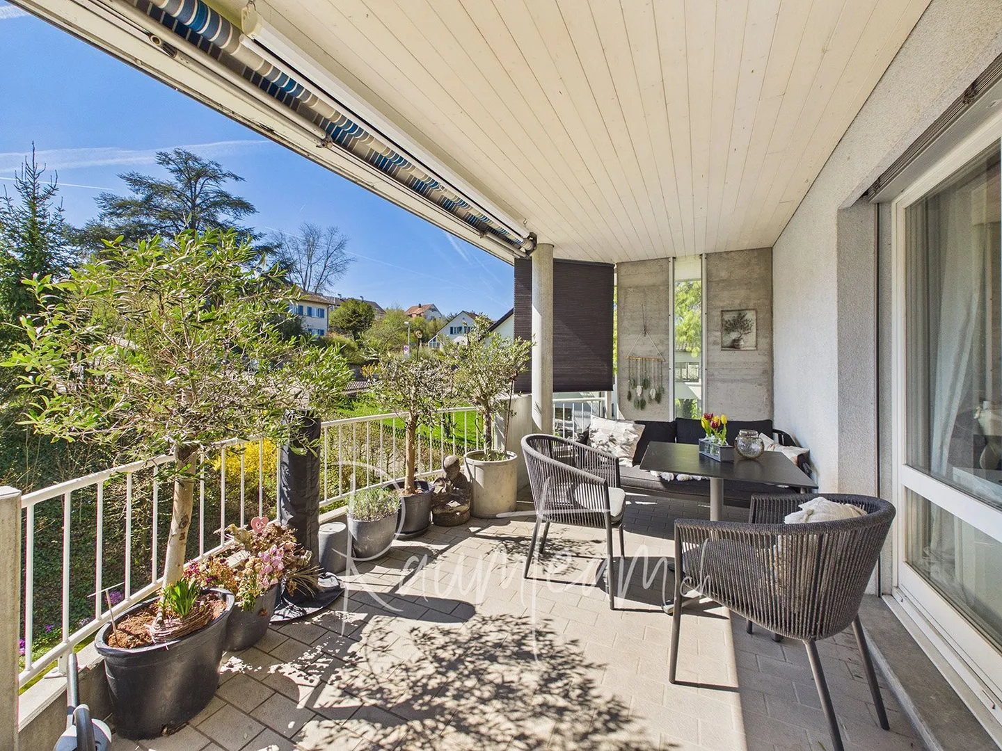 Appartamento luminoso e ristrutturato con vista sul lago e ascensore - Foto 1 di 15