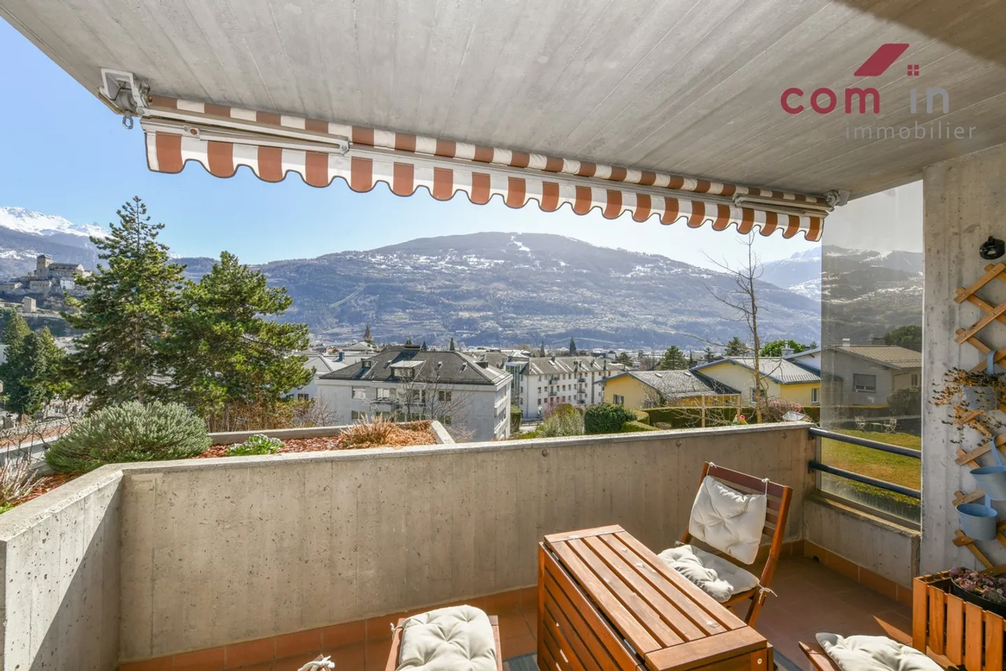 SION, 5 locali a 450 m. città vecchia
Vista libera e calma assoluta - Foto 1 di 19