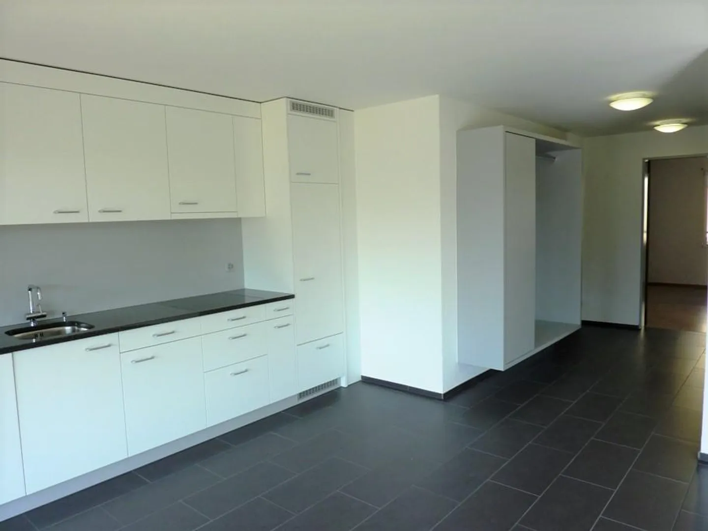 Modern 3.5-room apartment - Photo 2 of 9