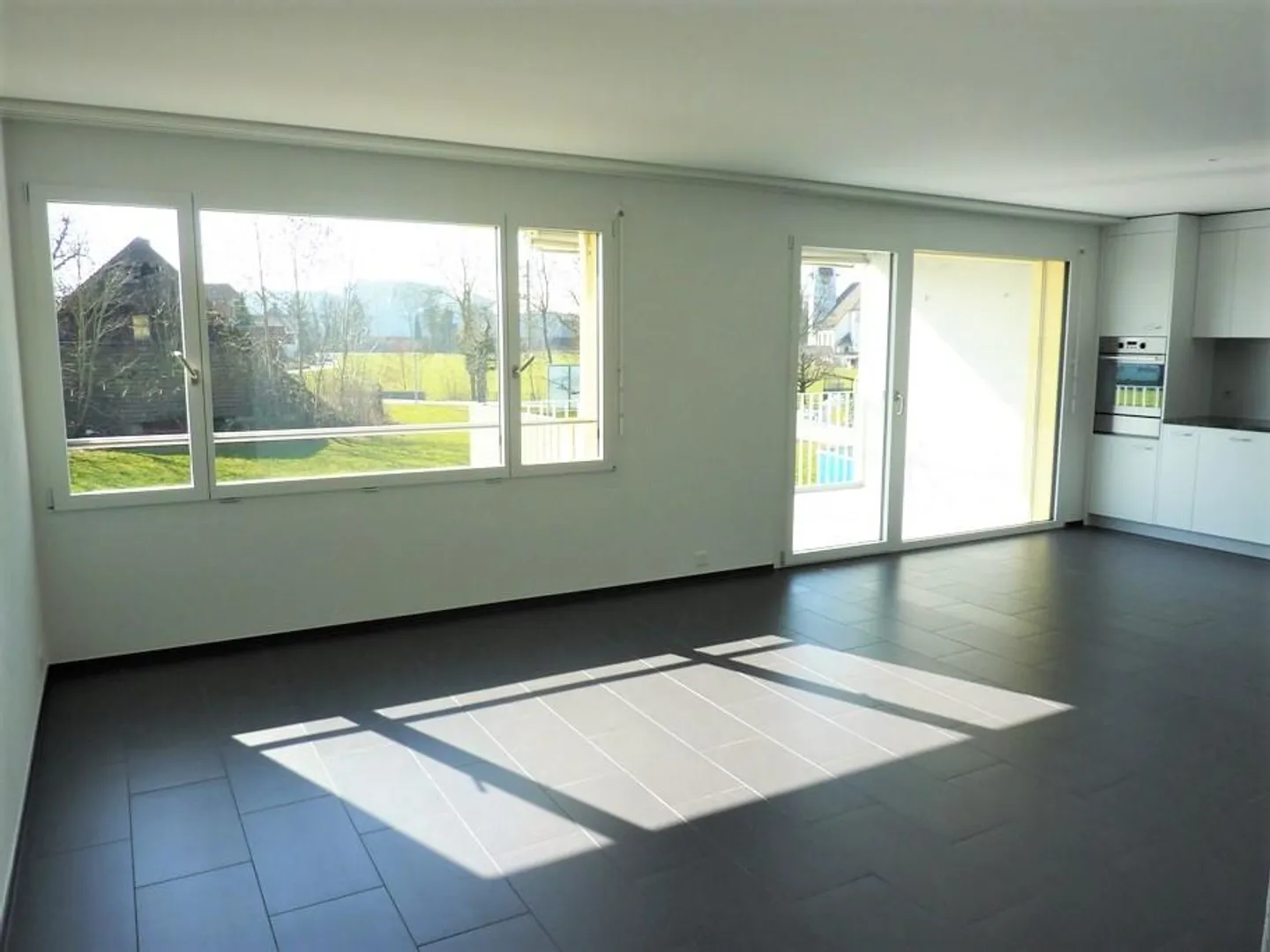 Modern 3.5-room apartment - Photo 3 of 9