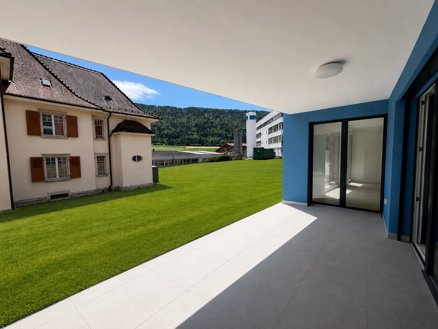 Modern Ground-Floor Apartment - Photo 4 of 13