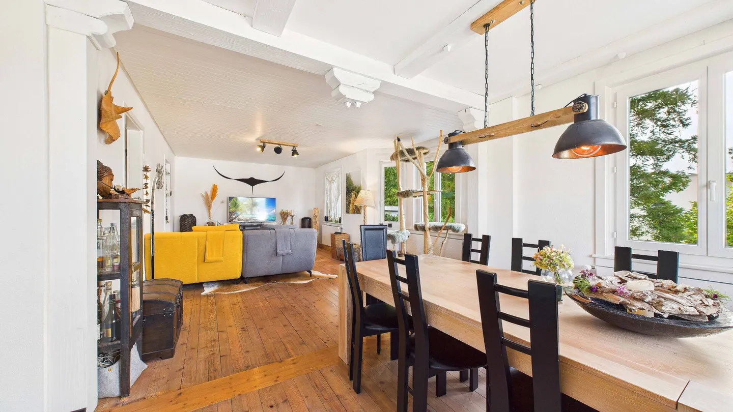 Charmantes Einfamilienhaus mit grossem Garten und vielseitig nutzbarer Einliegerwohnung - Foto 2 von 21