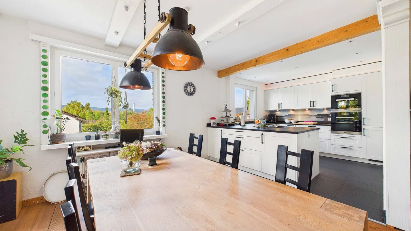 Charmantes Einfamilienhaus mit grossem Garten und vielseitig nutzbarer Einliegerwohnung - Foto 5 von 21