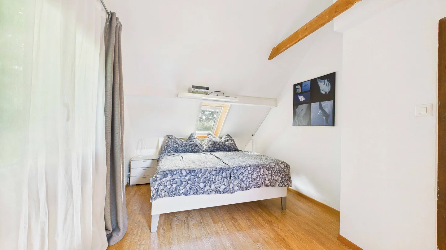 Charmantes Einfamilienhaus mit grossem Garten und vielseitig nutzbarer Einliegerwohnung - Foto 9 von 21