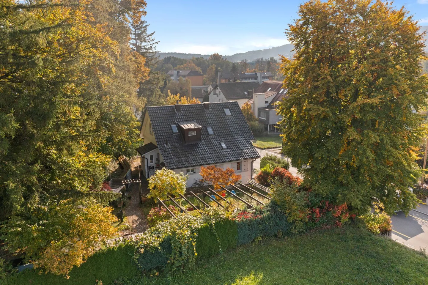 Charmantes Einfamilienhaus mit grossem Garten und vielseitig nutzbarer Einliegerwohnung - Foto 20 von 21