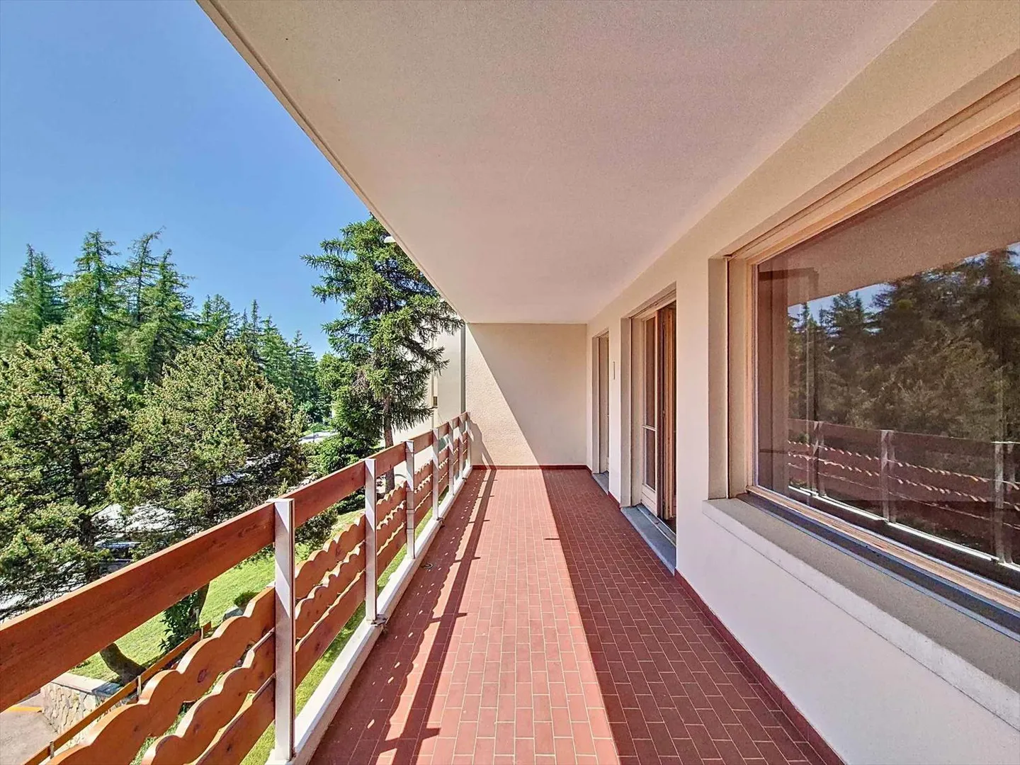 ESCLUSIVITÀ - APPARTAMENTO DI 3,5 LOCALI - Foto 2 di 12