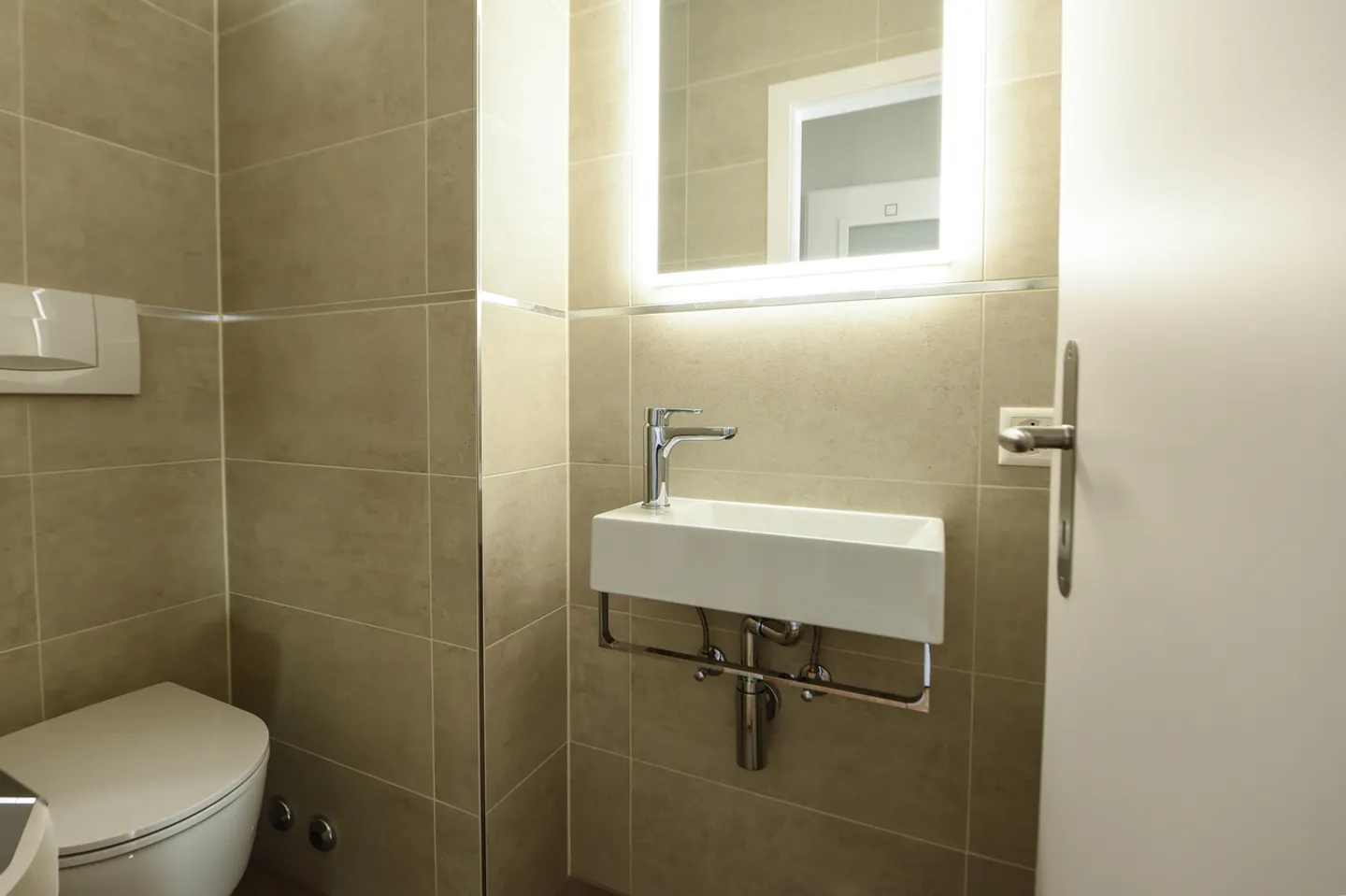 SION, 5 locali a 450 m. città vecchia
Vista libera e calma assoluta - Foto 14 di 19