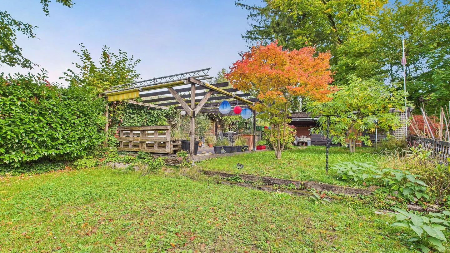 Charmantes Einfamilienhaus mit grossem Garten und vielseitig nutzbarer Einliegerwohnung - Foto 15 von 21