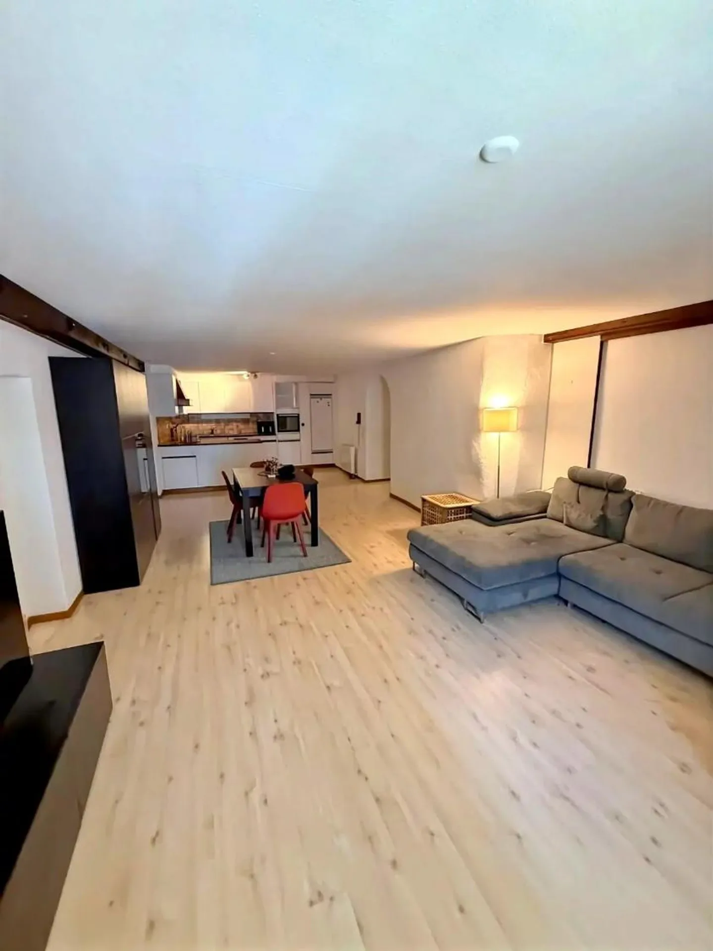 Charmant Appartement 2.5 pièces - Photo 2 sur 5