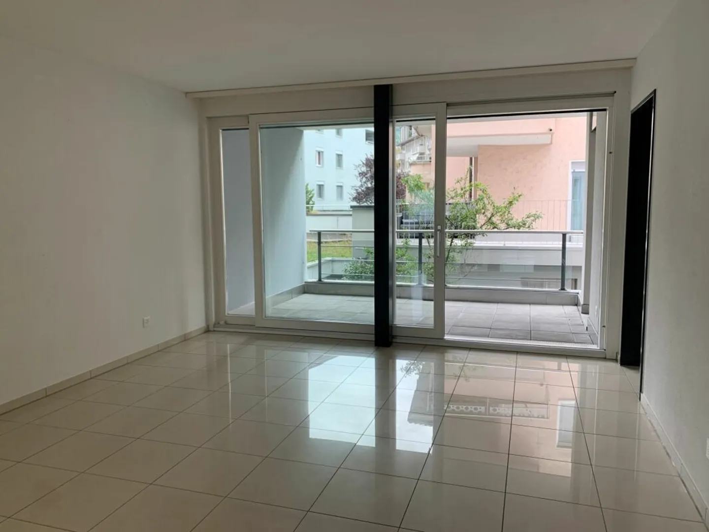 Modern 3.5-room apartment on the 3rd floor in a central location in Kriens - Photo 2 of 16