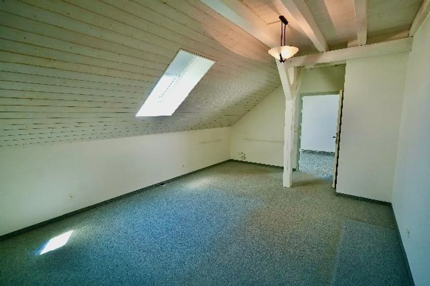 3.5 to 4-room penthouse apartment in the heart of Amriswil - Photo 8 of 11