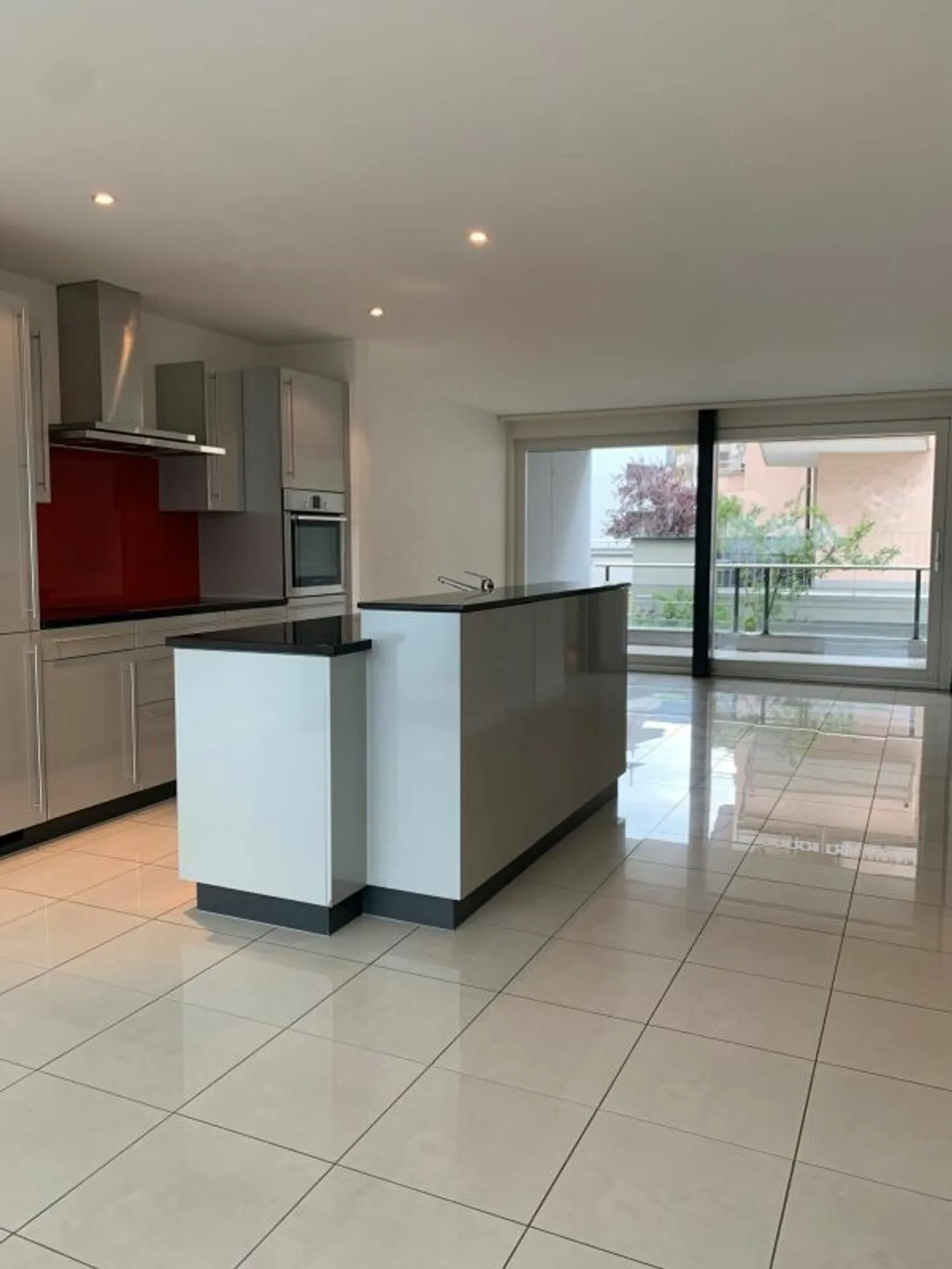 Modern 3.5-room apartment on the 3rd floor in a central location in Kriens - Photo 4 of 16