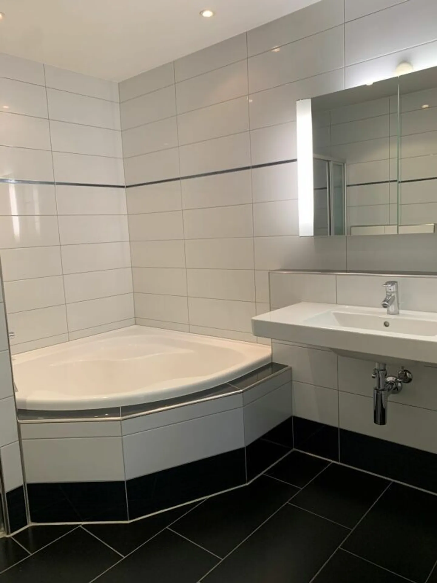 Modern 3.5-room apartment on the 3rd floor in a central location in Kriens - Photo 9 of 16