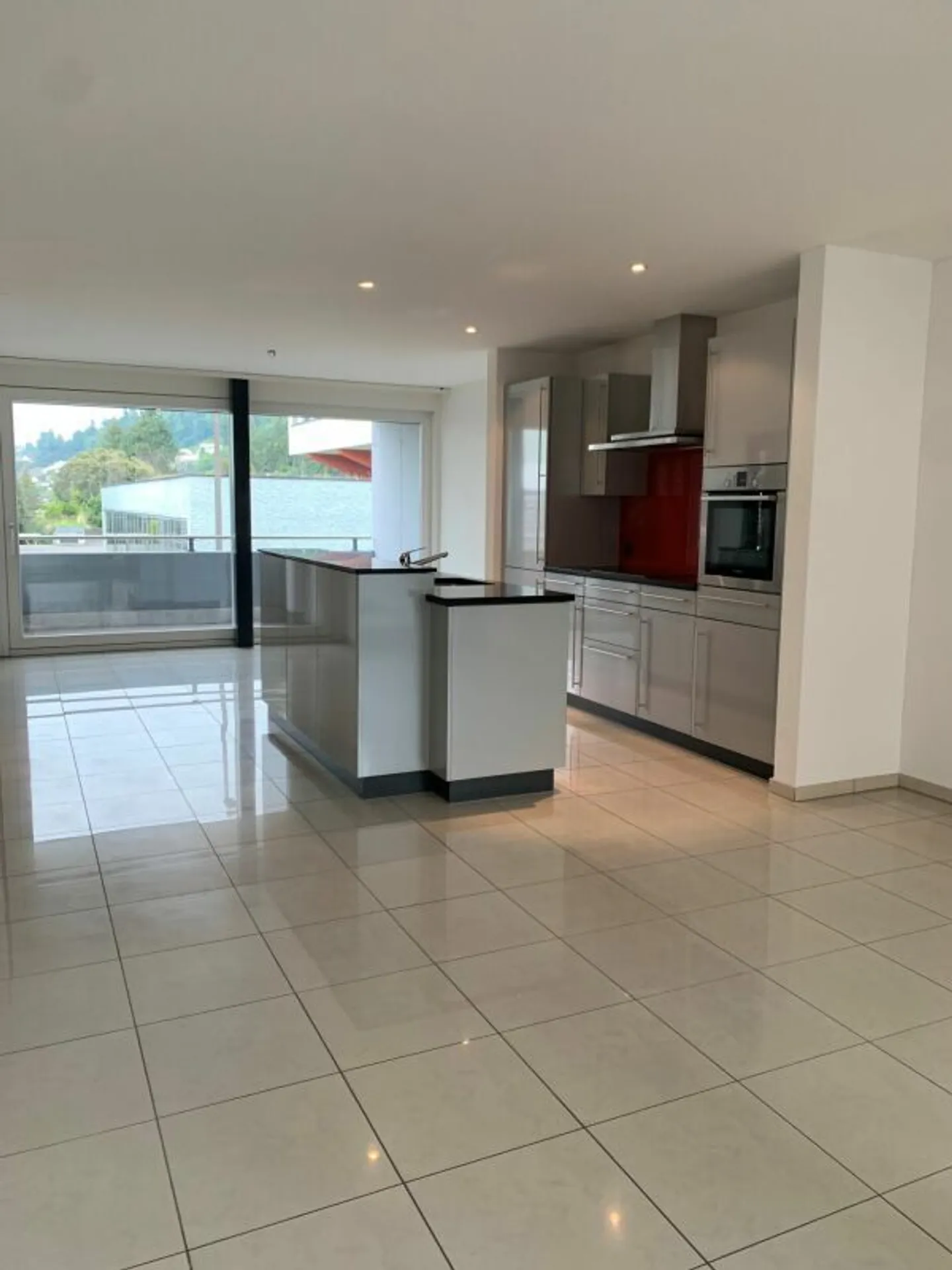 Modern 3.5-room apartment on the 3rd floor in a central location in Kriens - Photo 5 of 16