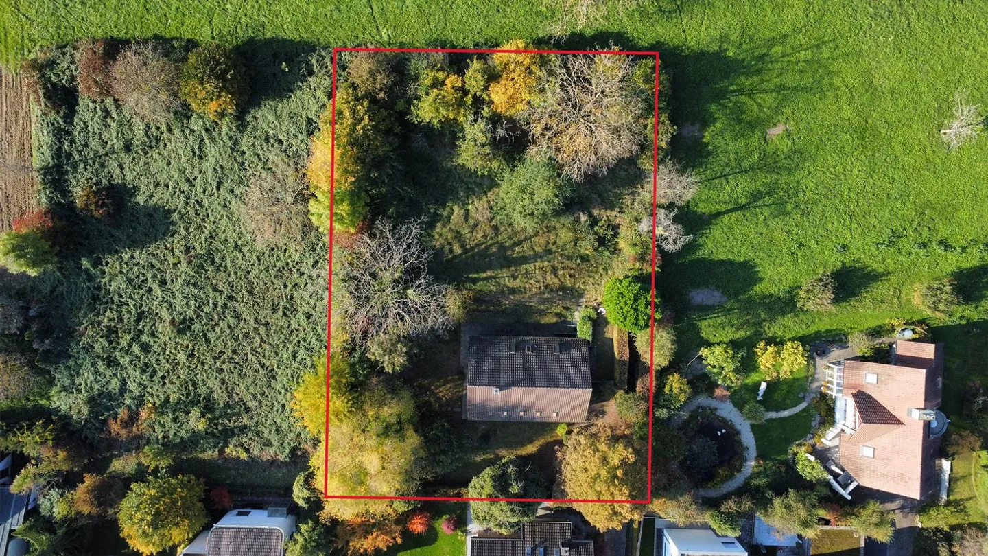 Demolition property with beautiful land parcel in a sought-after residential area - Photo 2 of 5