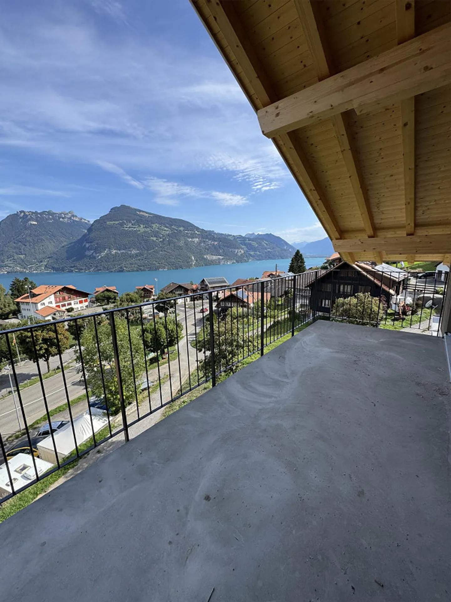 Vista mozzafiato sul lago di Thun, ampio balcone con panorama... - Foto 5 di 6