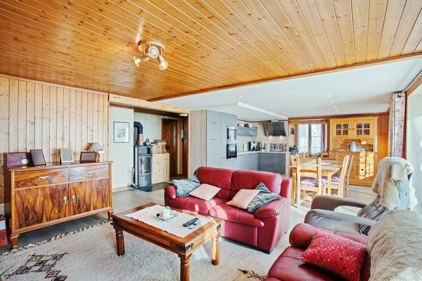 Building with two apartments and development potential - Photo 4 of 10