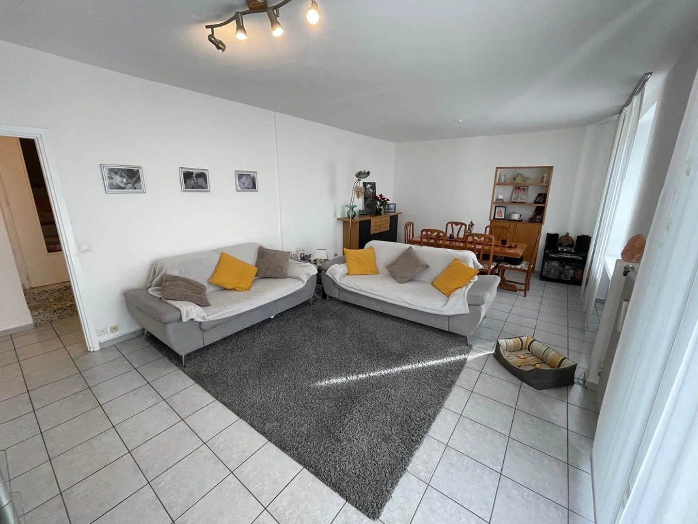 INTERESSANTES HAUS 6.5 ZIMMER MIT GARTEN - Foto 13 von 13