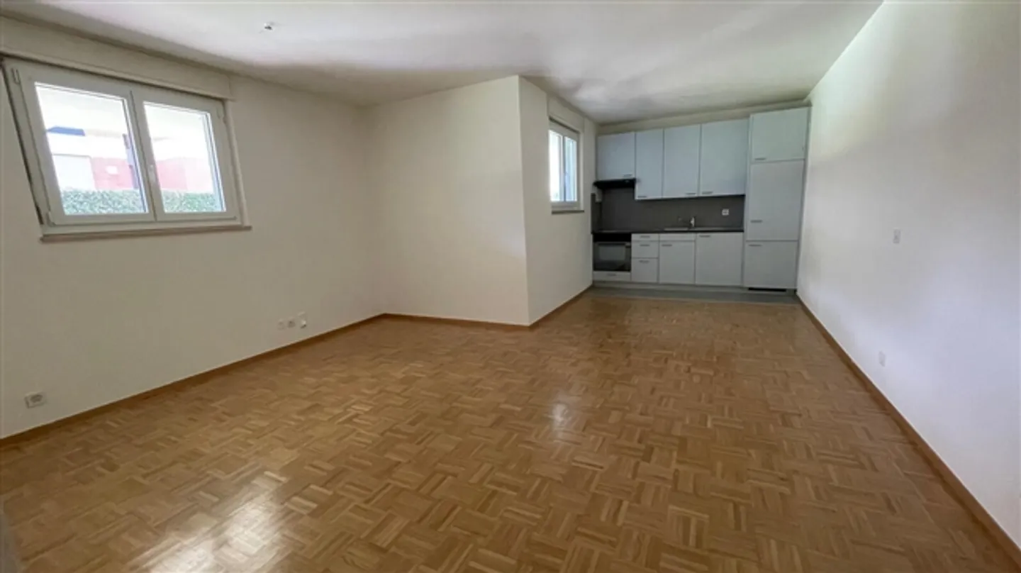 BRIGHT 3-ROOM APARTMENT ON THE GROUND FLOOR - Photo 2 of 6