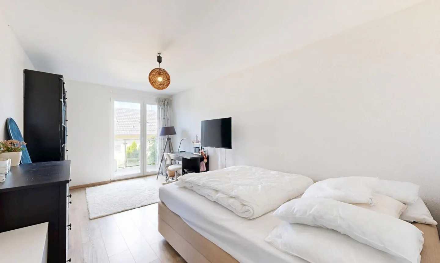 Epalinges: Semi-detached house with large garden in a quiet neighborhood. - Photo 7 of 11