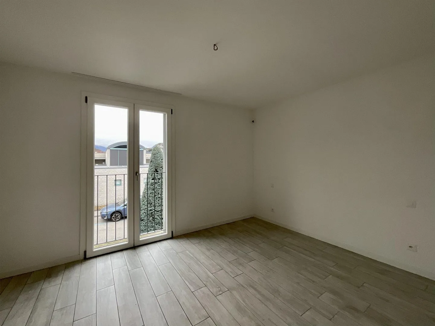 CASLANO - À VENDRE SPACIEUX 6.5 PIÈCES AVEC PISCINE - Photo 5 sur 13