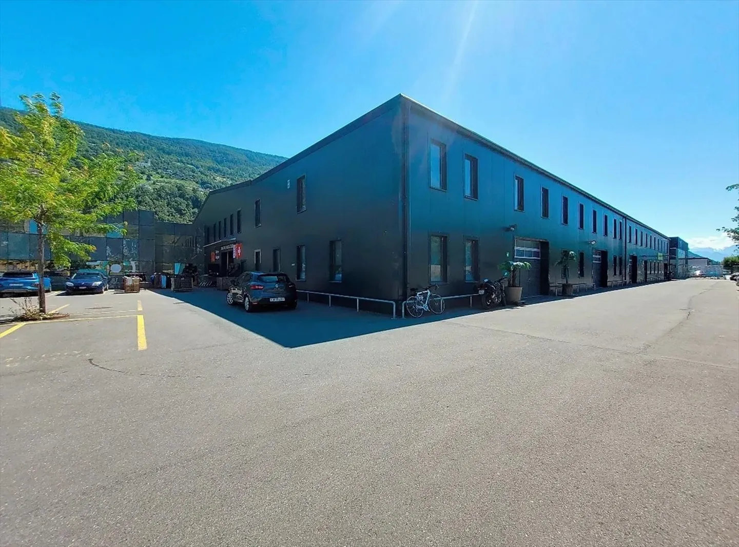 Sion, several commercial spaces with freight elevator for rent - Photo 1 of 8