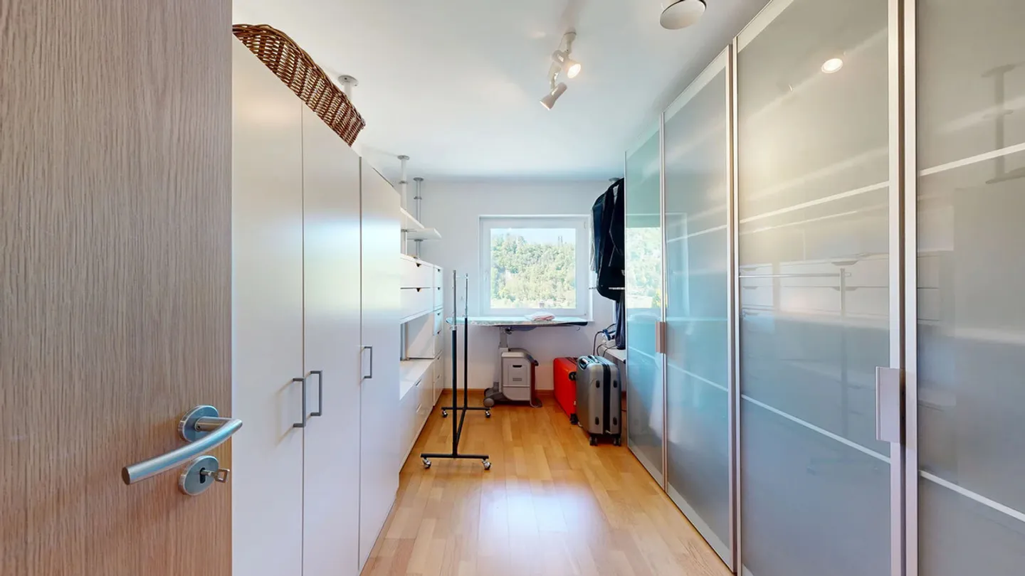 Maison individuelle moderne de 6,5 pièces avec ascenseur et double garage - Photo 12 sur 27