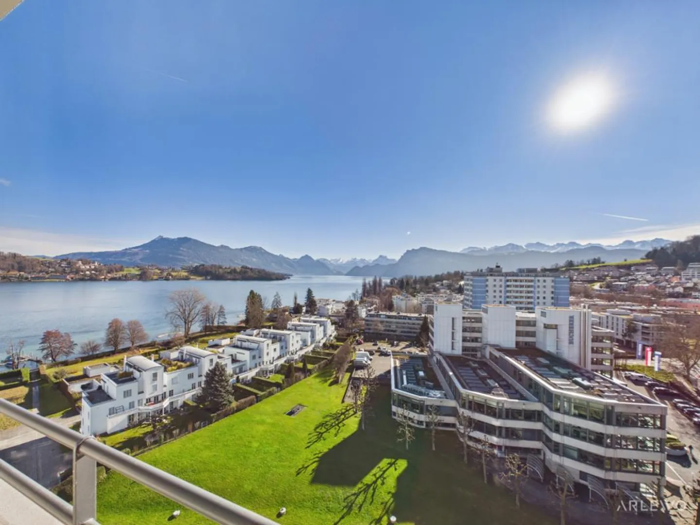 Wohnen mit Sicht auf den See und die Berge - Foto 1 di 12