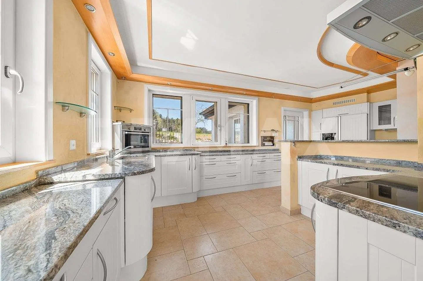 Près de 400 m² pour vivre, recevoir et créer - Photo 2 of 13