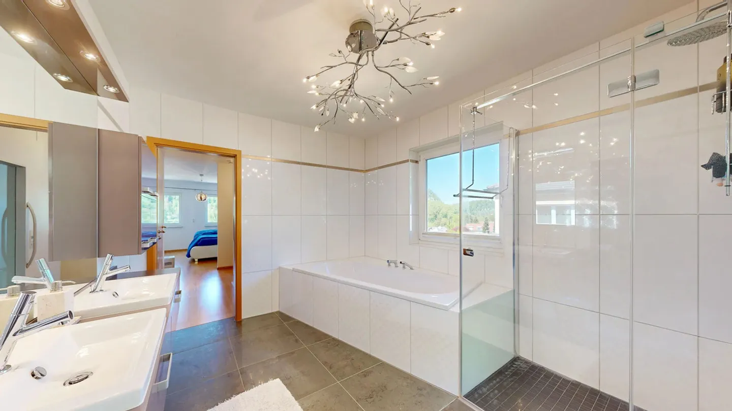 Maison individuelle moderne de 6,5 pièces avec ascenseur et double garage - Photo 17 sur 27