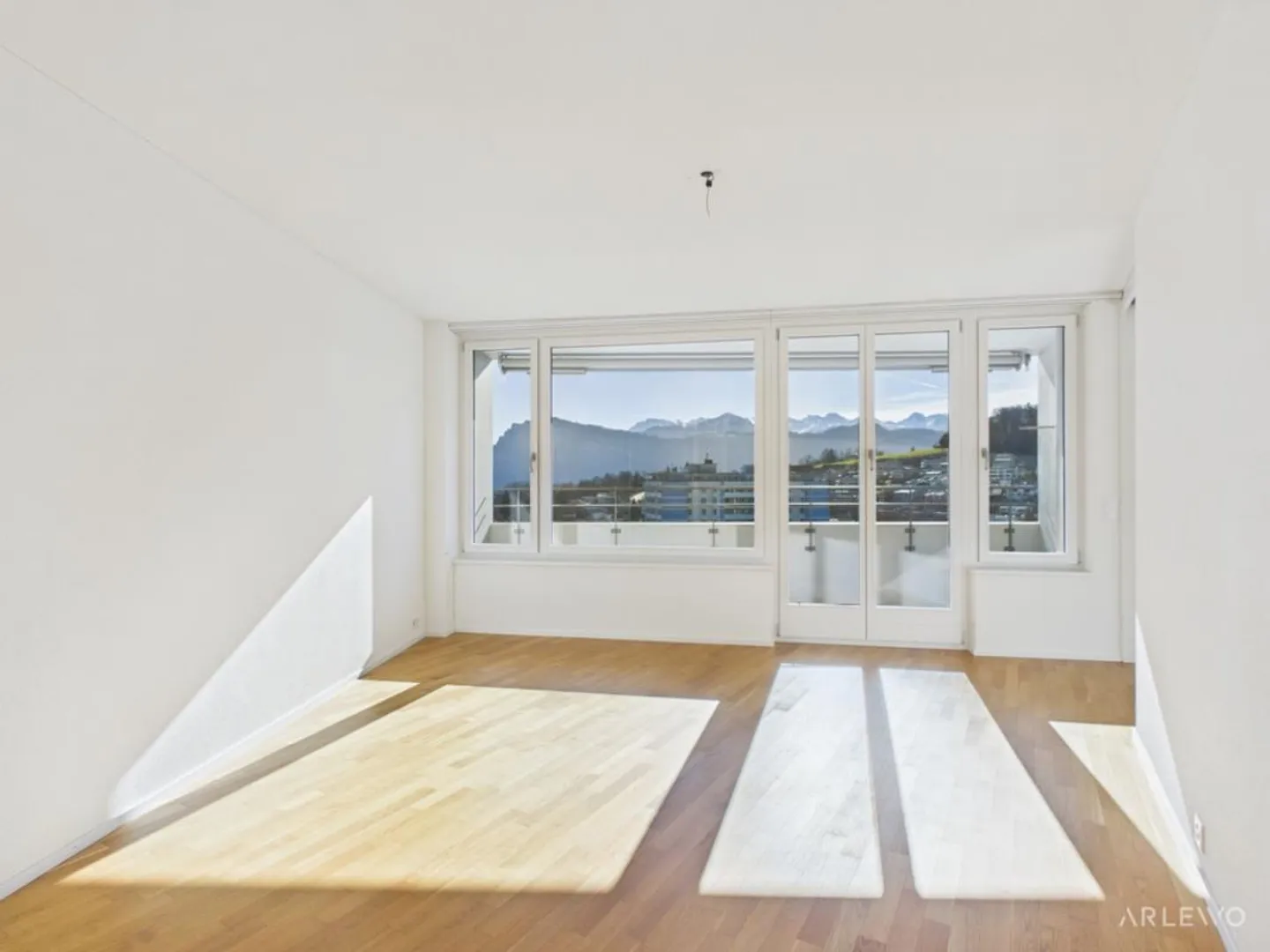 Wohnen mit Sicht auf den See und die Berge - Foto 3 di 12