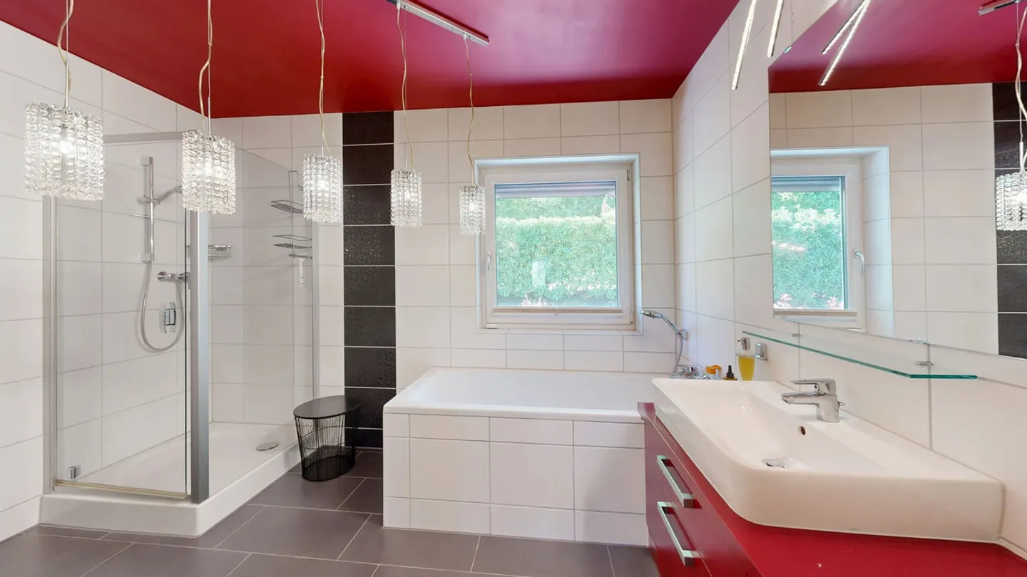 Maison individuelle moderne de 6,5 pièces avec ascenseur et double garage - Photo 18 sur 27