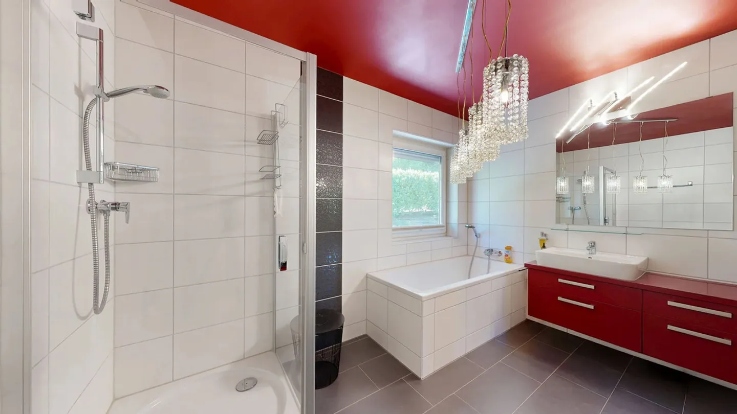 Maison individuelle moderne de 6,5 pièces avec ascenseur et double garage - Photo 19 sur 27