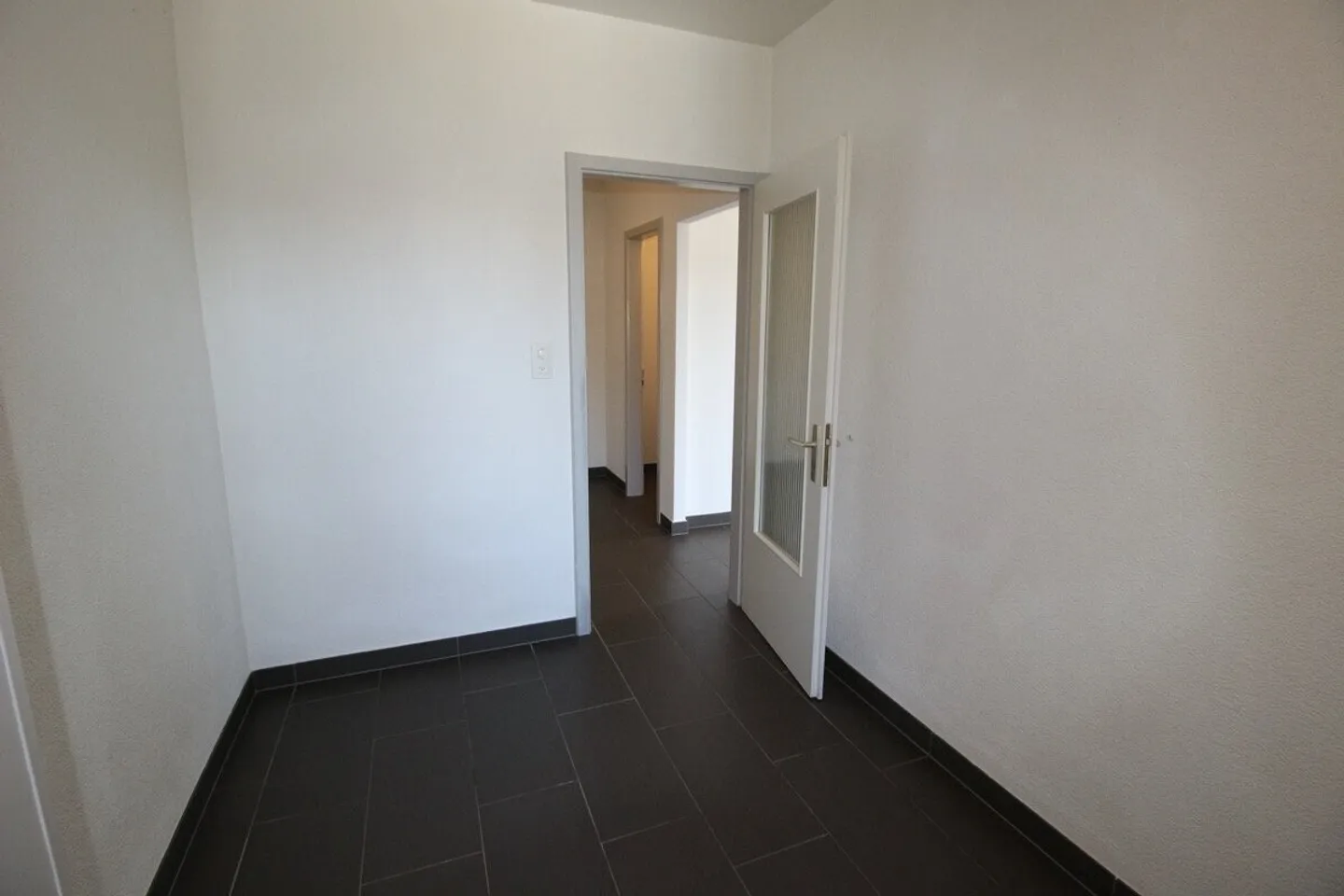 Charming 3-Room Apartment - Photo 2 of 13