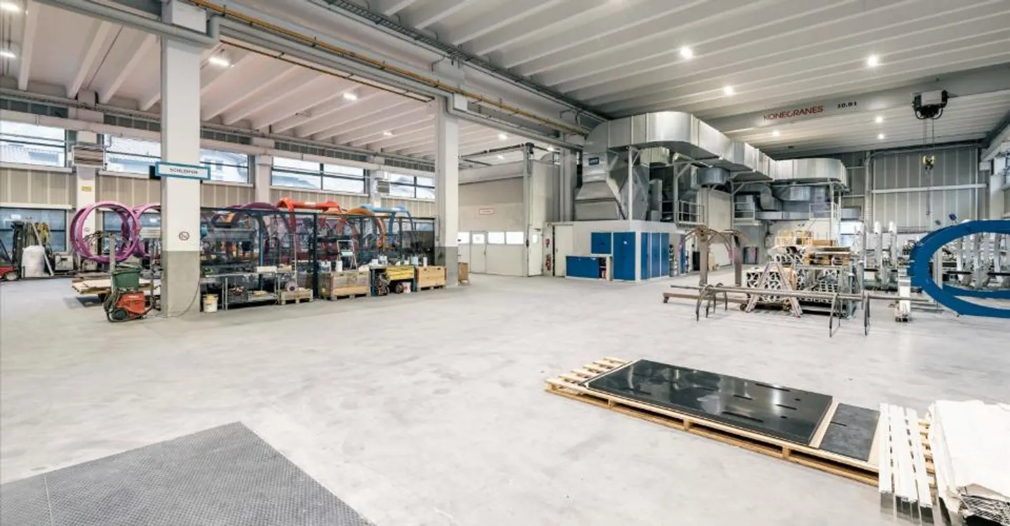 Attractive partial areas in industrial and commercial hall in Flums - Photo 5 of 9