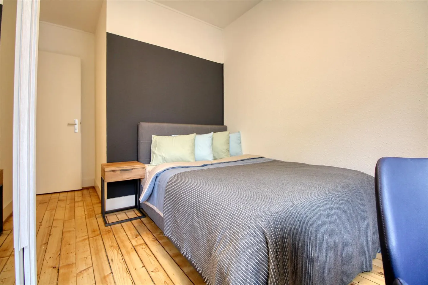 Room 1 piece - Photo 2 of 13