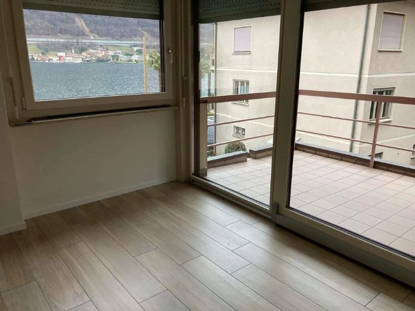 RIVA SAN VITALE: GRAZIOSO 2.5 LOC. FRONTE LAGO - Foto 9 von 10