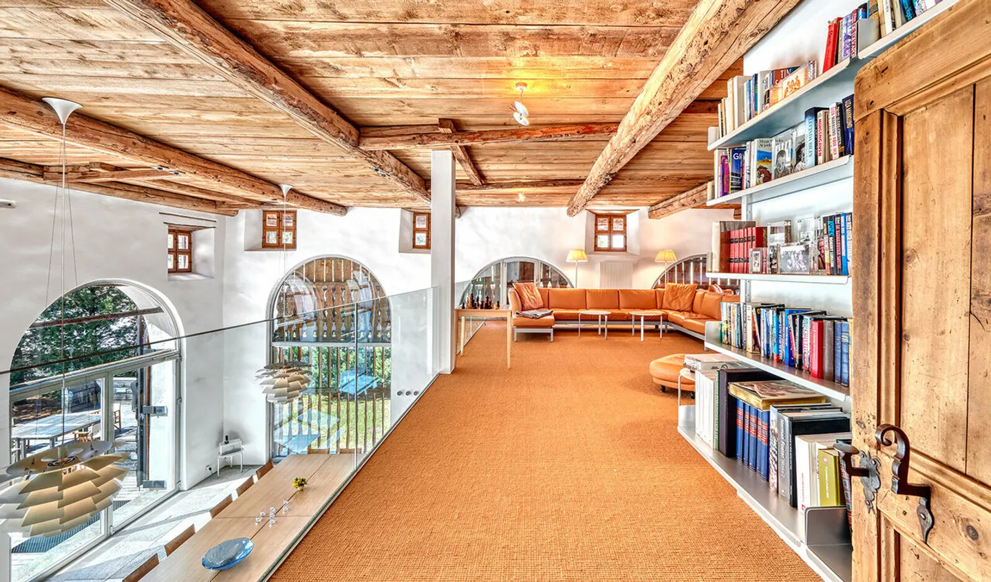 Alpine Grandeur – luxuriously restored Engadin house - Photo 3 of 8