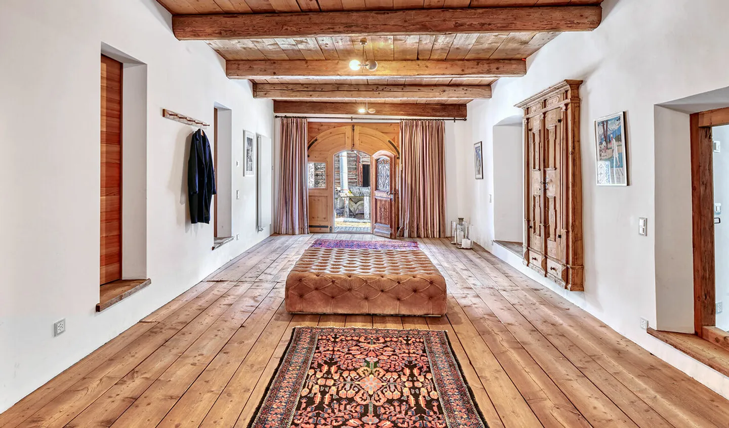 Alpine Grandeur – luxuriously restored Engadin house - Photo 6 of 8