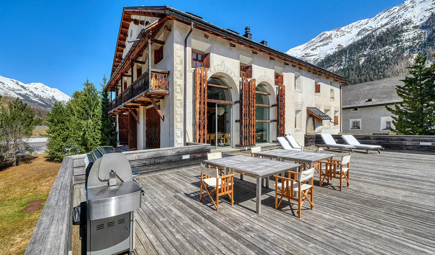 Alpine Grandeur – luxuriously restored Engadin house - Photo 7 of 8