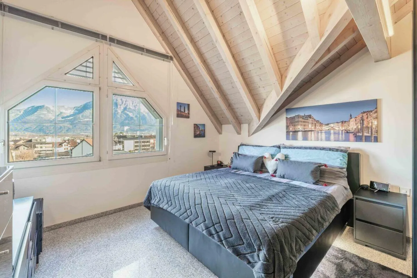 Charming 3.5-room attic apartment with fireplace and stylish finish - Photo 6 of 24