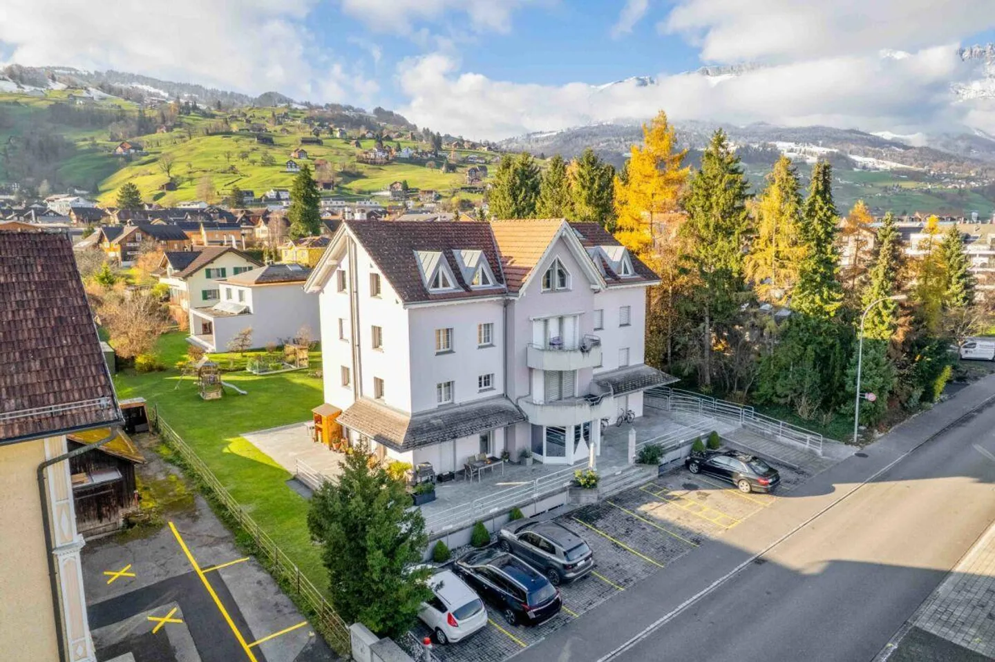 Charming 3.5-room attic apartment with fireplace and stylish finish - Photo 1 of 24