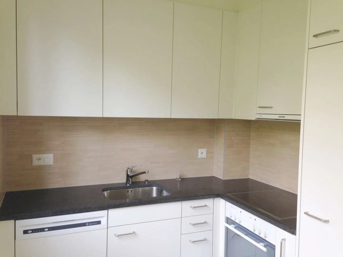 In the heart of Chailly, cozy 2-room apartment - Photo 2 of 7