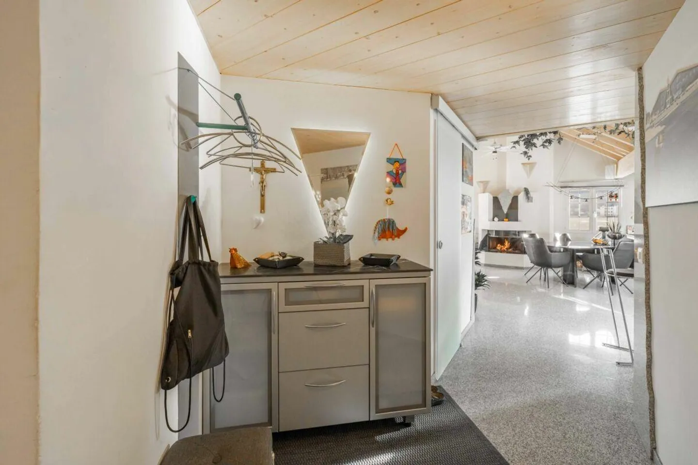 Charming 3.5-room attic apartment with fireplace and stylish finish - Photo 15 of 24