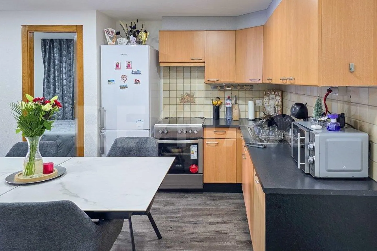 Sunny 3.5-room apartment with balcony, mountain view and underground parking space - Photo 4 of 13