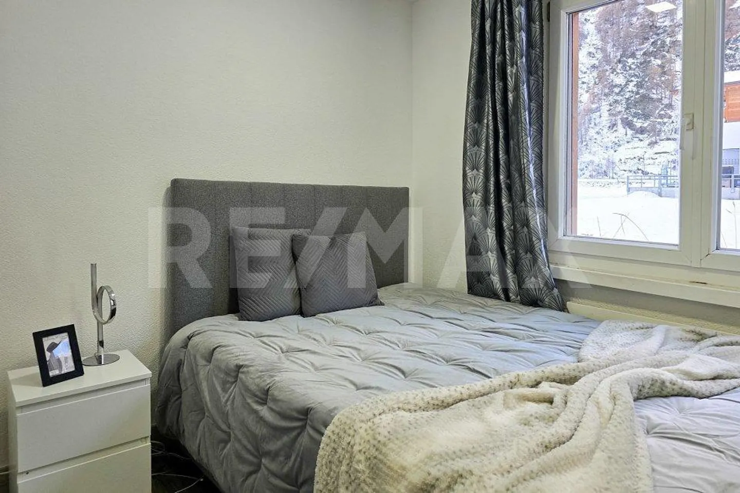 Sunny 3.5-room apartment with balcony, mountain view and underground parking space - Photo 10 of 13
