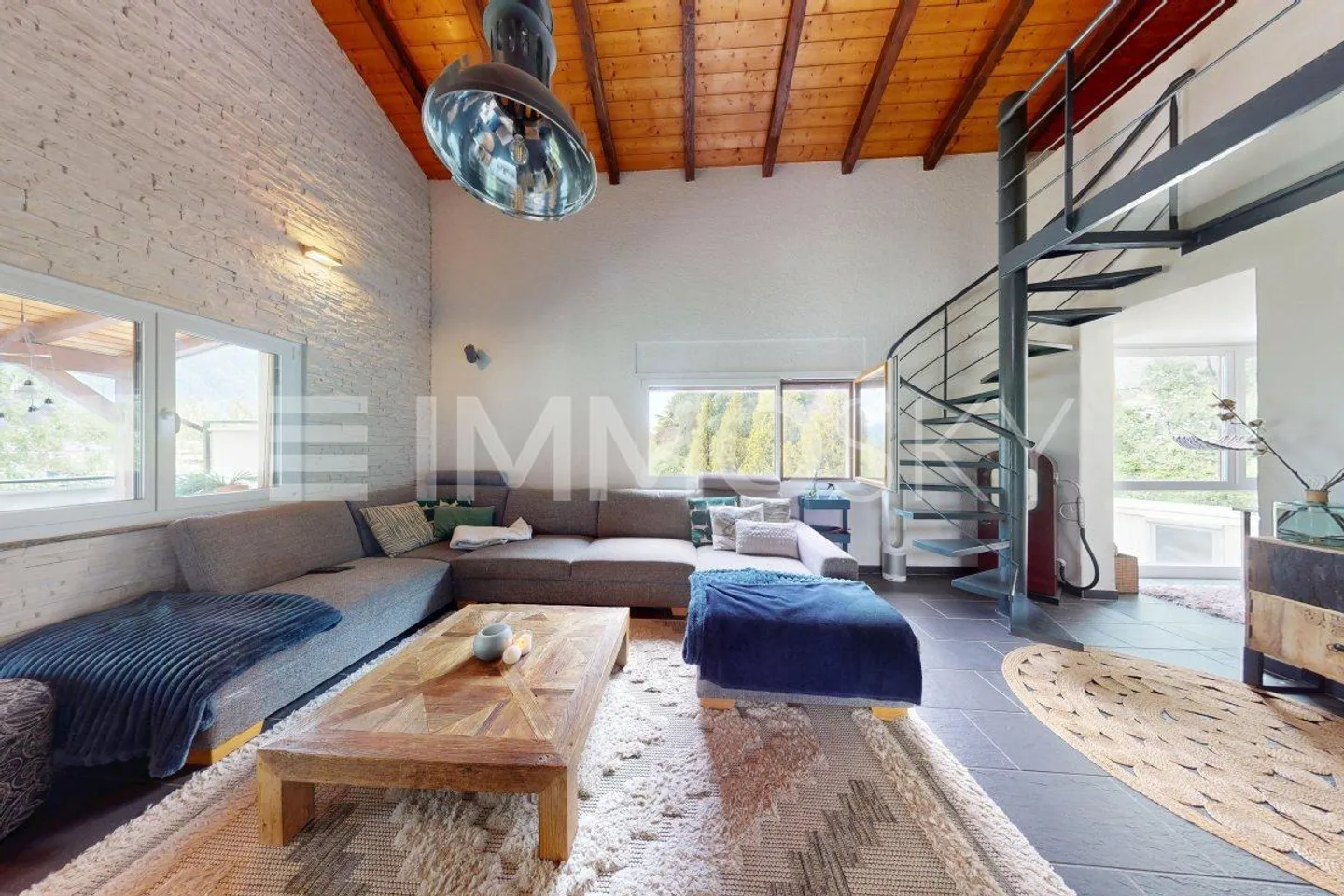 ZU SPÄT SCHON RESERVIERT Familienhaus mit Garage und Werkstatt - Foto 1 von 5