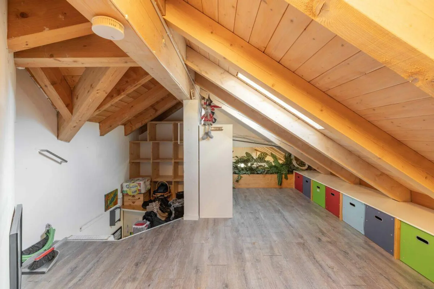 Charming 3.5-room attic apartment with fireplace and stylish finish - Photo 13 of 24