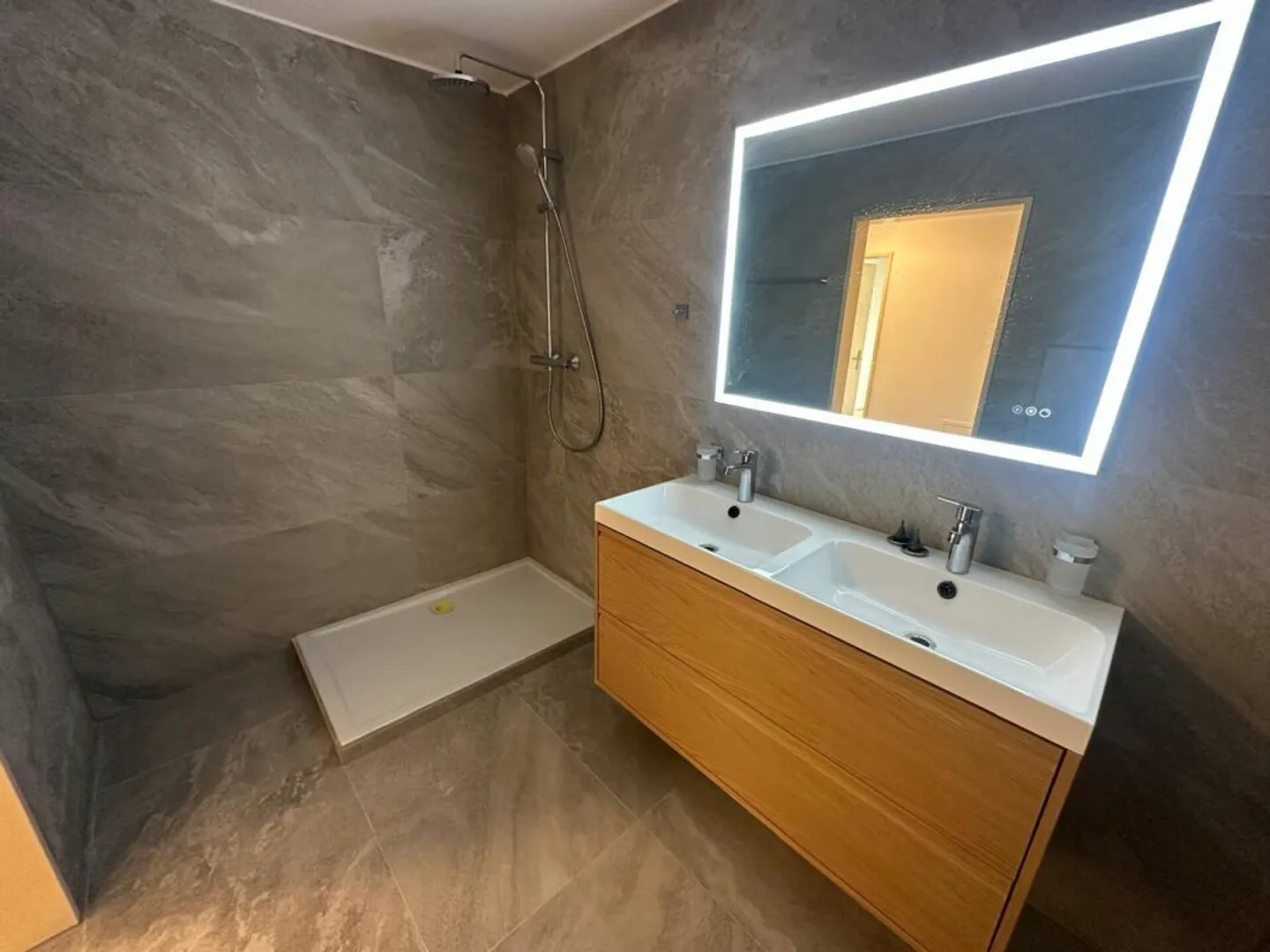 Bienvenue dans votre nouveau chez-vous - rénové avec style en périphérie verte de Solothurn - Photo 8 sur 10